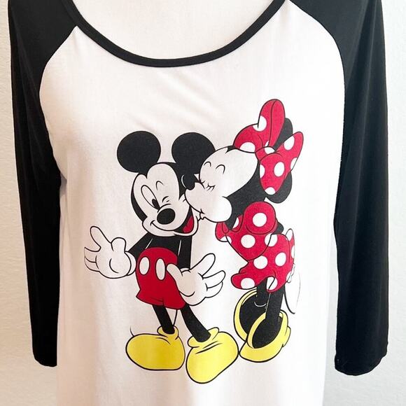 DISNEY MICKEY AND MINNIE BLACK WHITE 3/4 SLEEVE WOMEN TOP SIZE LARGE - Picture 2 of 3